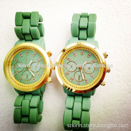 Fashion watch with plastic strap with rubber oil coating, metal case with golden coating